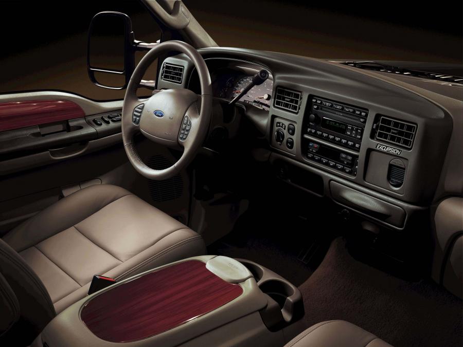 Интерьер Ford Excursion Limited 2000 года  (фото 23 из 27)